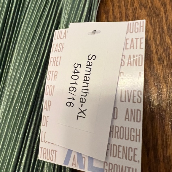 LuLaRoe Samantha Skirt - Picture 2 of 4